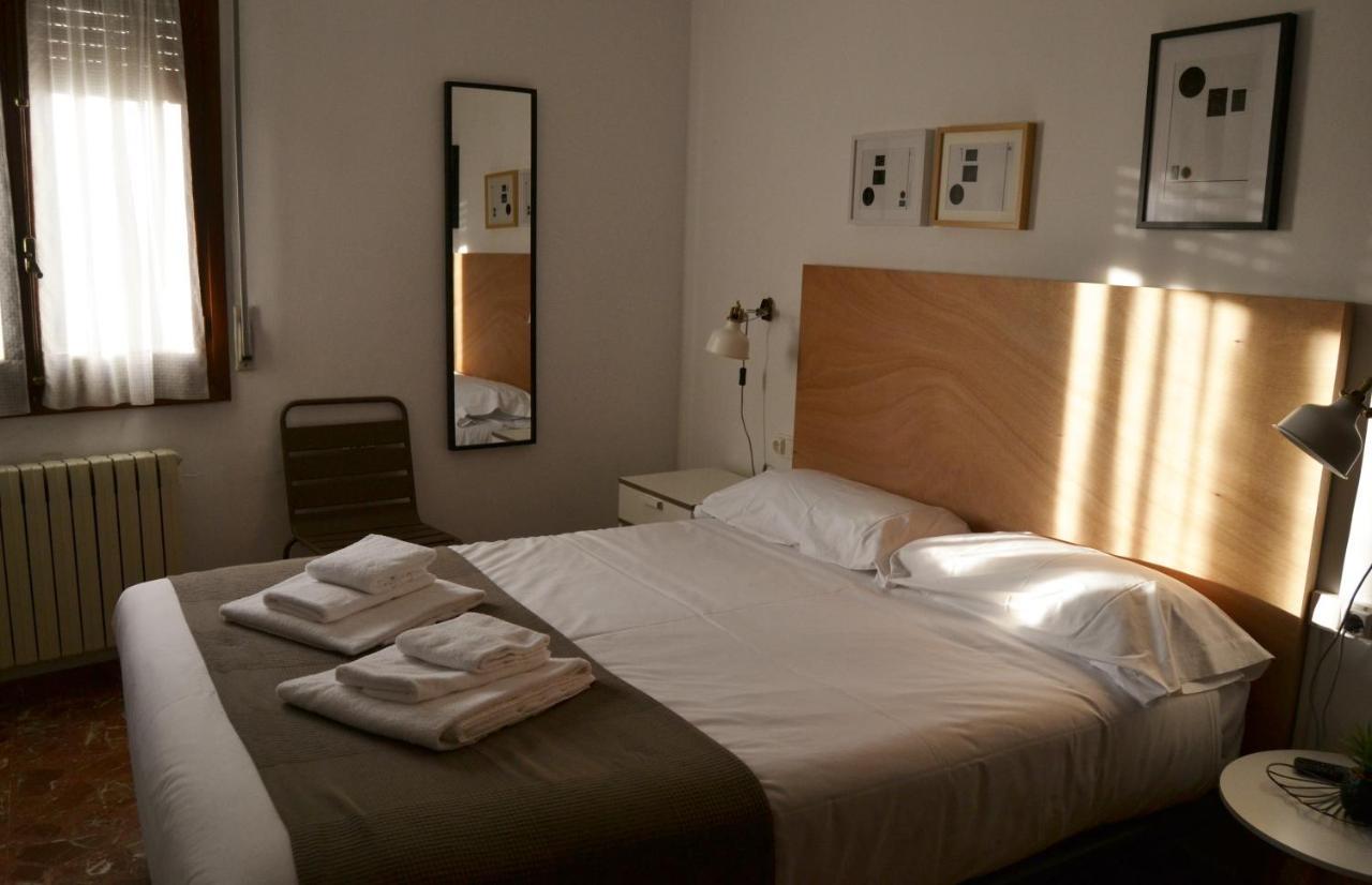 Tres Puentes Anguiano Apartamentos Y Hostal Luaran gambar