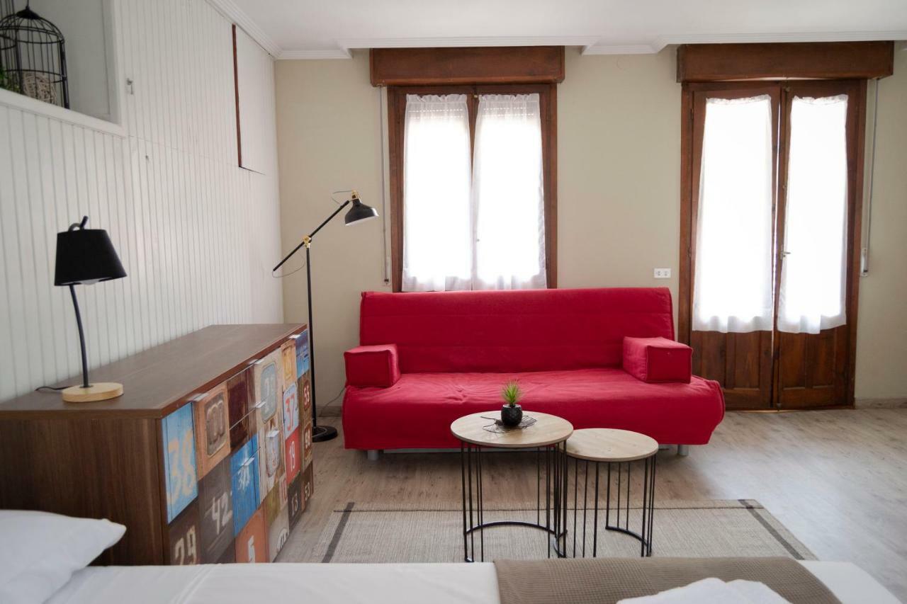 Tres Puentes Anguiano Apartamentos Y Hostal Luaran gambar
