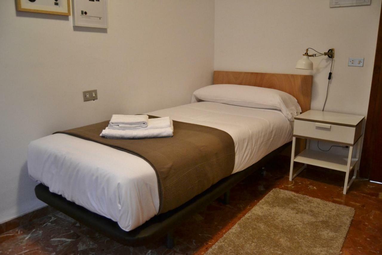 Tres Puentes Anguiano Apartamentos Y Hostal Luaran gambar