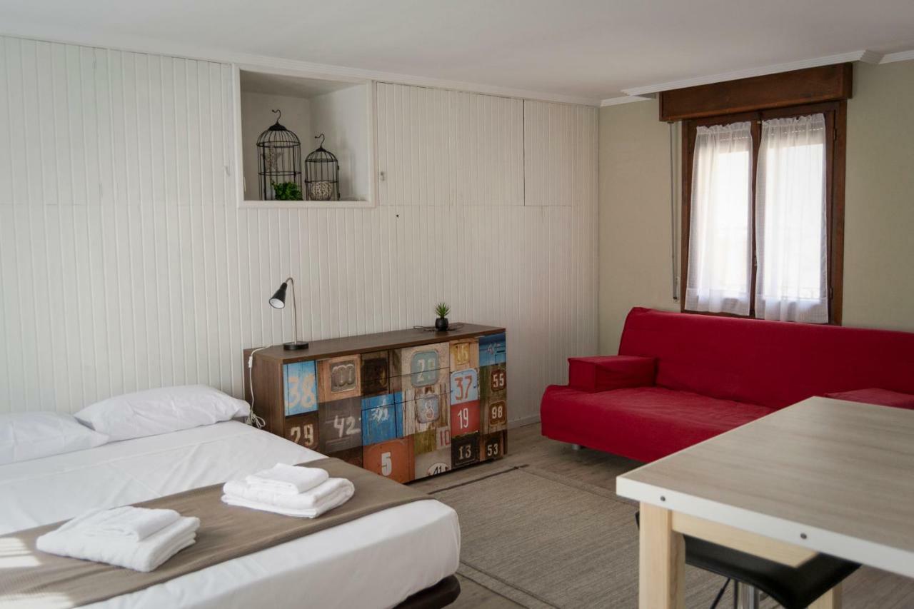Tres Puentes Anguiano Apartamentos Y Hostal Luaran gambar