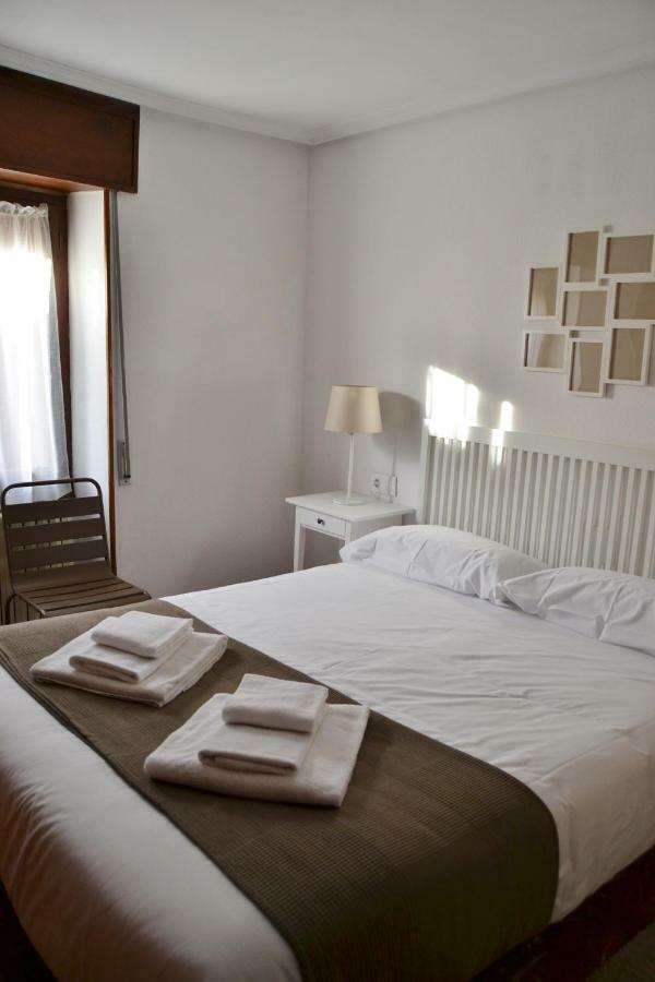 Tres Puentes Anguiano Apartamentos Y Hostal Luaran gambar