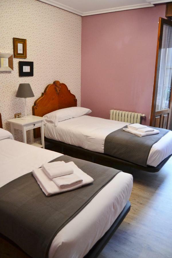 Tres Puentes Anguiano Apartamentos Y Hostal Luaran gambar