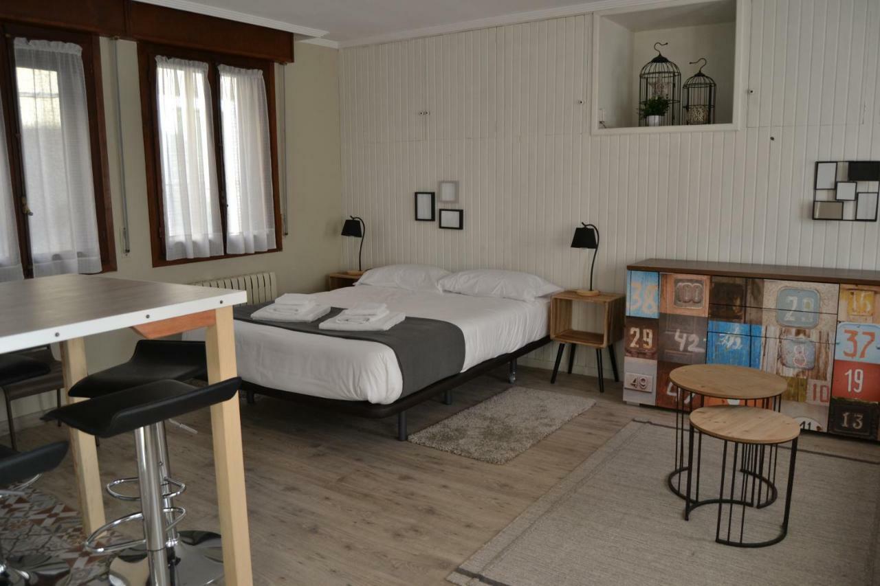 Tres Puentes Anguiano Apartamentos Y Hostal Luaran gambar