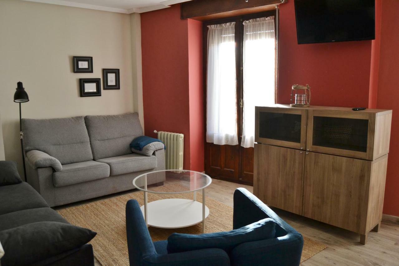 Tres Puentes Anguiano Apartamentos Y Hostal Luaran gambar