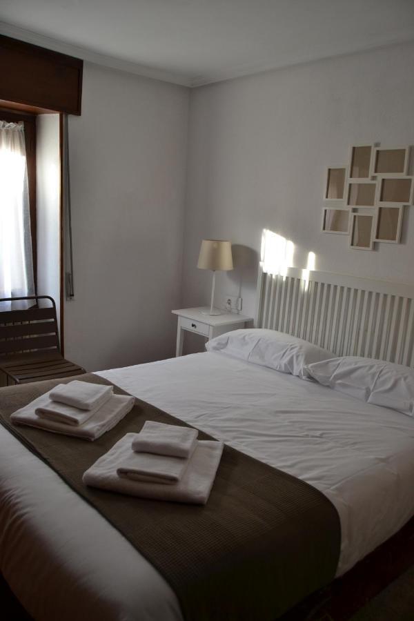 Tres Puentes Anguiano Apartamentos Y Hostal Luaran gambar